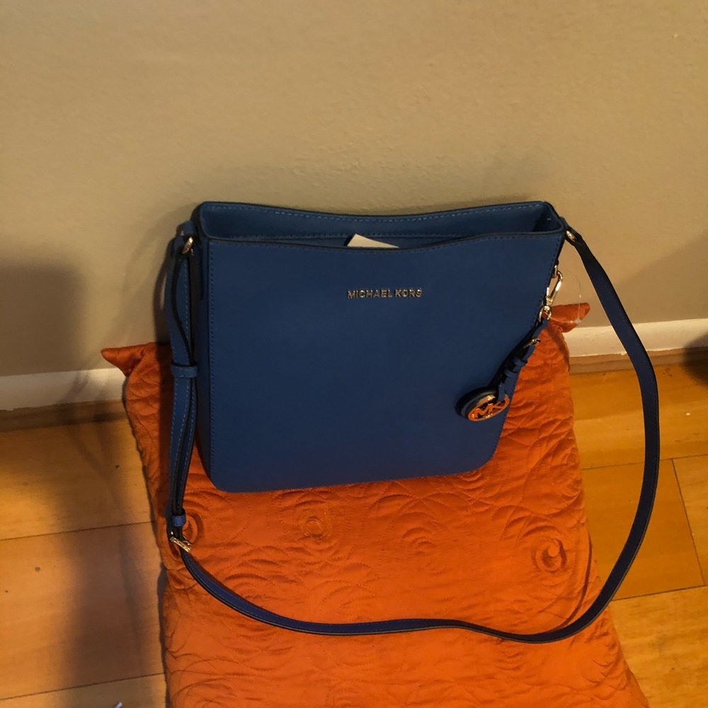 🗣SALE💥MICHAEL Kors JetSet Saffiano Msg Bag 🌸